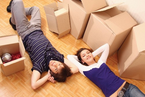 Residential move support with a moving truck in Catford